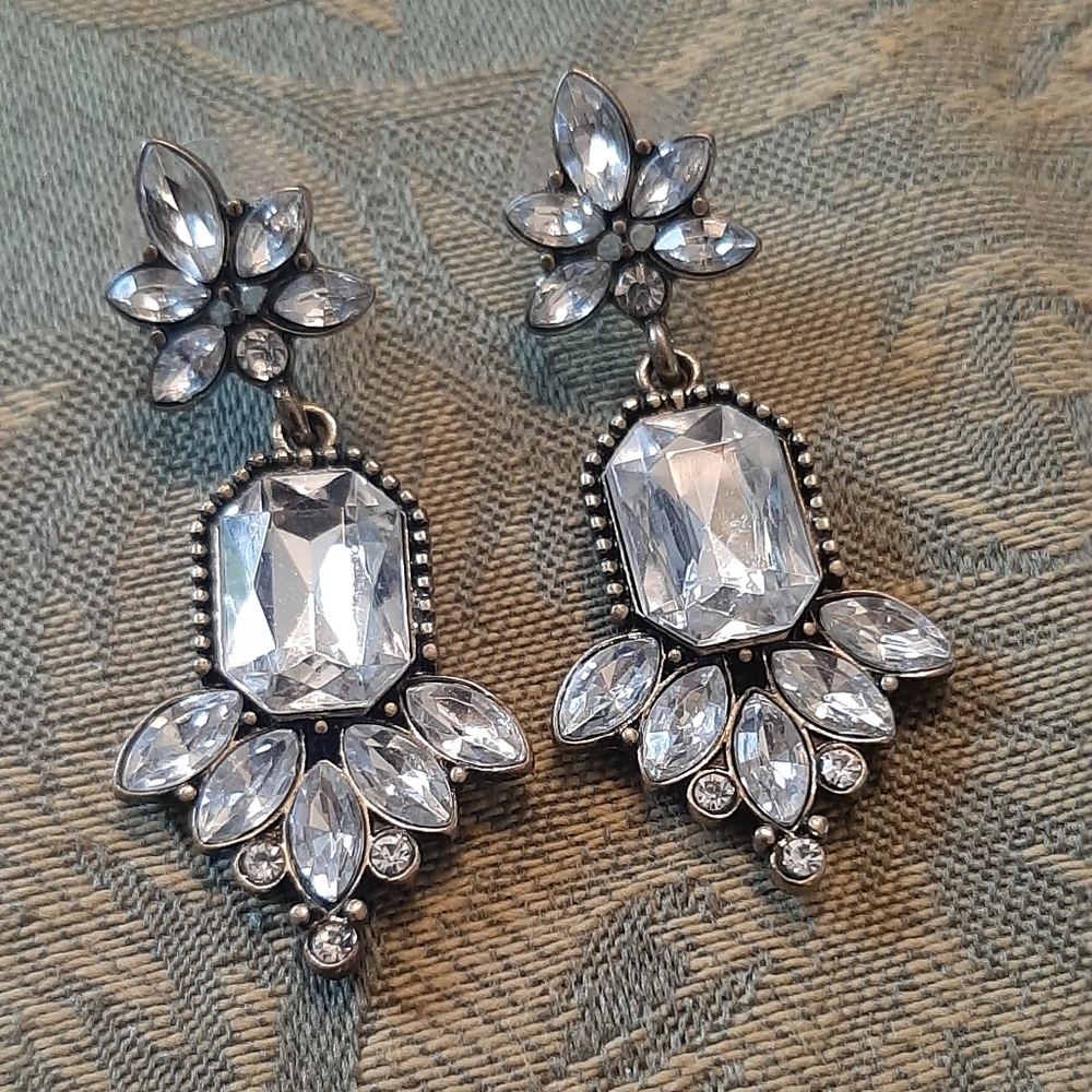 Gorgeous Evening, Black Tie or Wedding earrings rhinestone drop pierced
